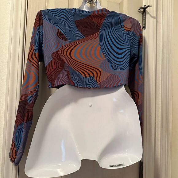 Pretty Little thing crop top Psychedelic pattern – never worn. Us-12 - Picture 2 of 4